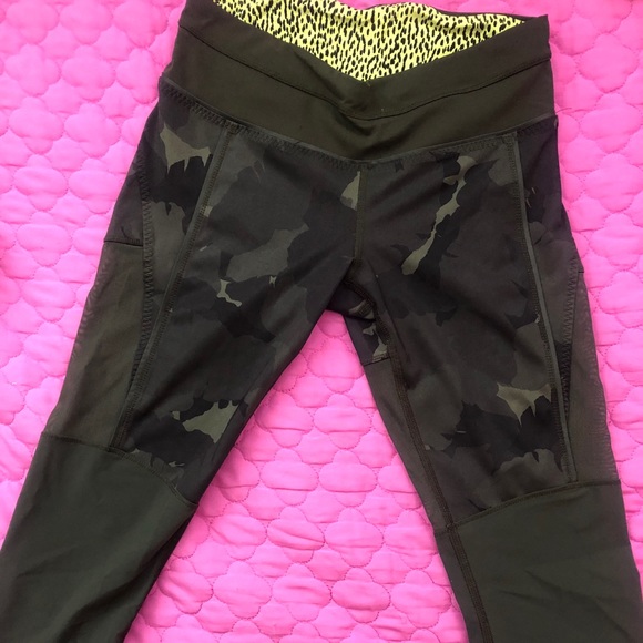 lululemon athletica Pants - Lululemon Cropped Camo Leggings